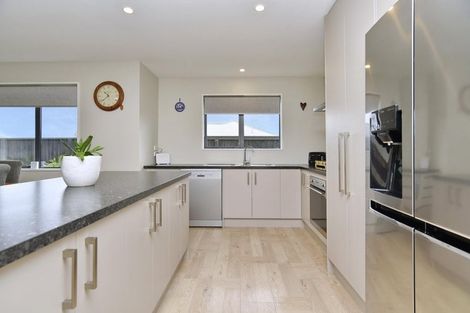 Photo of property in 2 Stratford (pvt) Way, Rangiora, 7400