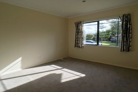 Photo of property in 32 Riverstone Road, Te Atatu Peninsula, Auckland, 0610