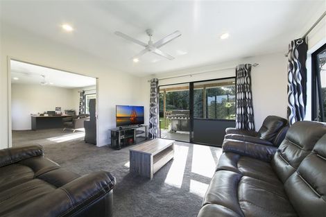 Photo of property in 16 Denehurst Drive, Waimauku, 0812