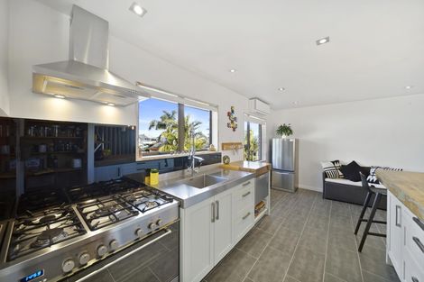 Photo of property in 18b Devon Road, Bucklands Beach, Auckland, 2012