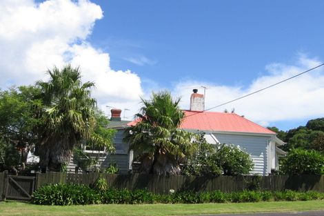 Photo of property in 37 Rutland Road, Stanley Point, Auckland, 0624