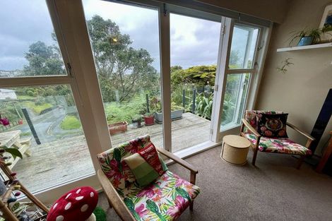 Photo of property in 19 Salford Street, Newlands, Wellington, 6037