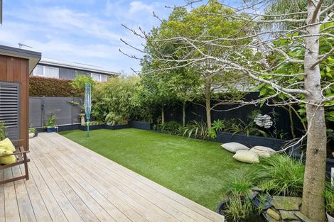 Photo of property in 136 East Coast Road, Forrest Hill, Auckland, 0620
