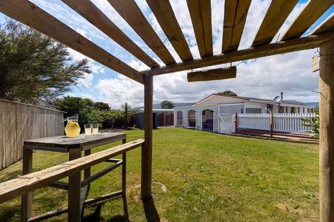 Photo of property in 11 Atua Street, Waikanae Beach, Waikanae, 5036