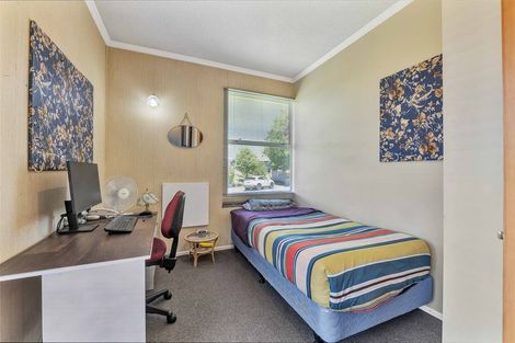 Photo of property in 8 Kennedy Place, Merrilands, New Plymouth, 4312