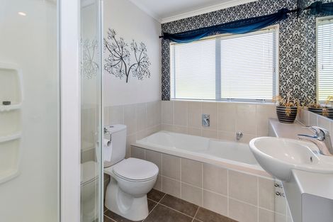 Photo of property in 44 Aberdeen Crescent, Wattle Downs, Auckland, 2103