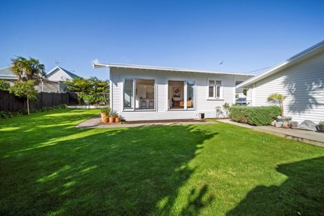 Photo of property in 25 Mount Edgcumbe Street, New Plymouth, 4310