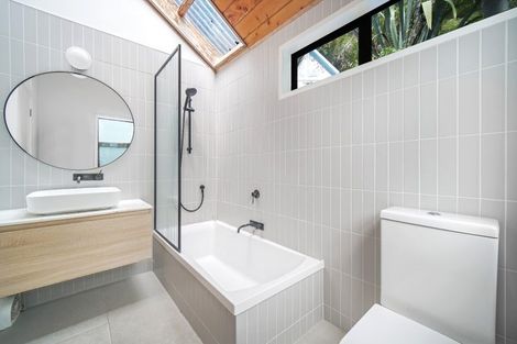 Photo of property in 16 Mahoe Road, Titirangi, Auckland, 0604