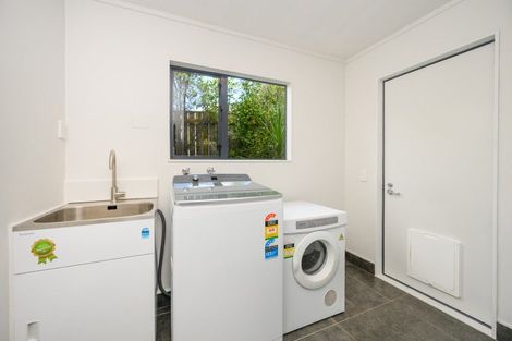 Photo of property in 151 Summerhill Drive, Fitzherbert, Palmerston North, 4410