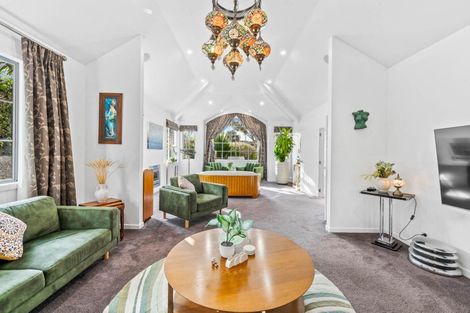 Photo of property in 52 Rising Parade, Fairview Heights, Auckland, 0632