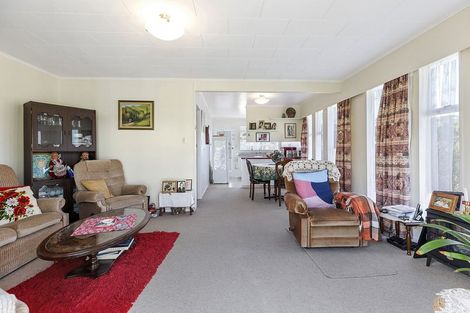 Photo of property in 15 Mckeefry Grove, Tawa, Wellington, 5028