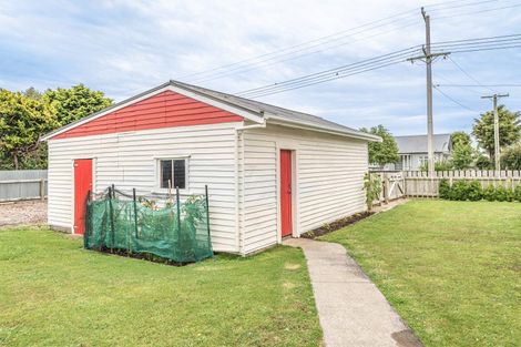Photo of property in 18 Suther Street, Waverley, 4510
