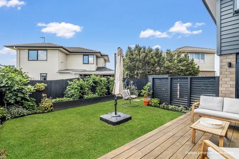Photo of property in 1 Nga Waka Place, Mangere, Auckland, 2022