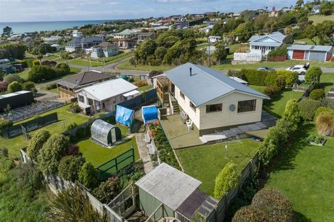 Photo of property in 16 Semple Street, Kakanui, Oamaru, 9495