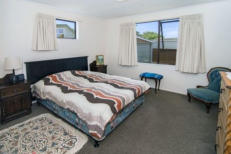 Photo of property in 1 Lowes Place, Solway, Masterton, 5810