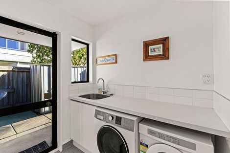 Photo of property in 28 Huntingdon Place, Avonhead, Christchurch, 8042