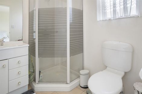 Photo of property in 1/11 Bronzewing Terrace, Unsworth Heights, Auckland, 0632