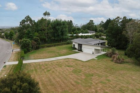 Photo of property in 8 Titirangi Drive, Fitzherbert, Palmerston North, 4471
