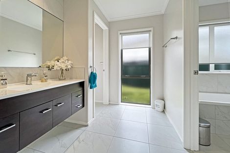 Photo of property in 65 Capriana Drive, Karaka, Papakura, 2113