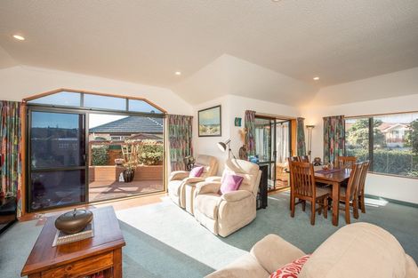 Photo of property in 2 Taranui Way, Paraparaumu Beach, Paraparaumu, 5032