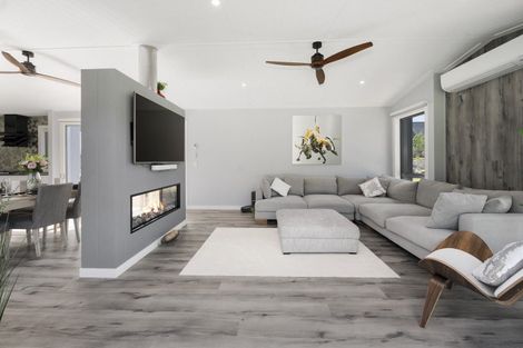 Photo of property in 20 Lancewood Way, Kinloch, Taupo, 3377