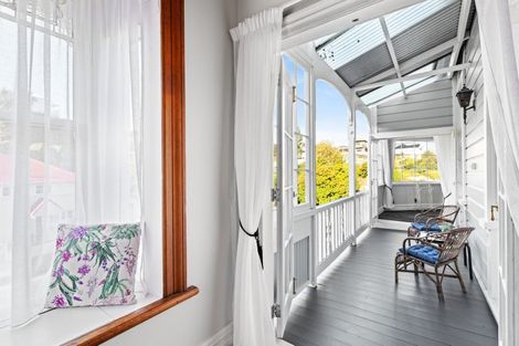 Photo of property in 32 Milton Road, Bluff Hill, Napier, 4110