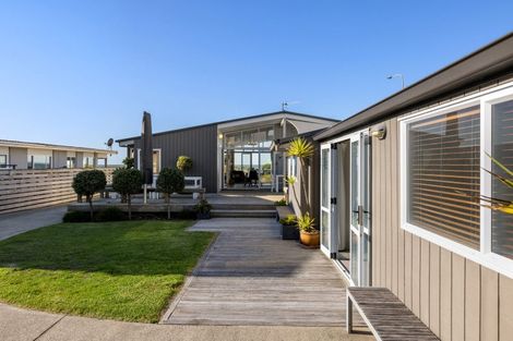 Photo of property in 185 Marine Parade, Mount Maunganui, 3116