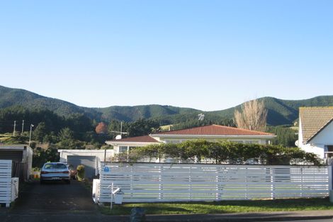 Photo of property in 13 Brazier Grove, Paraparaumu, 5032