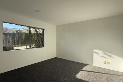 Photo of property in 2/4 Stanley Road, Glenfield, Auckland, 0629