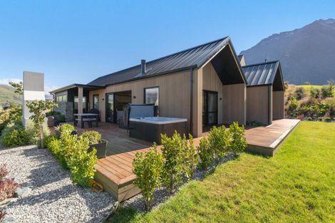 Photo of property in 9 Arran Lane, Jacks Point, Queenstown, 9371