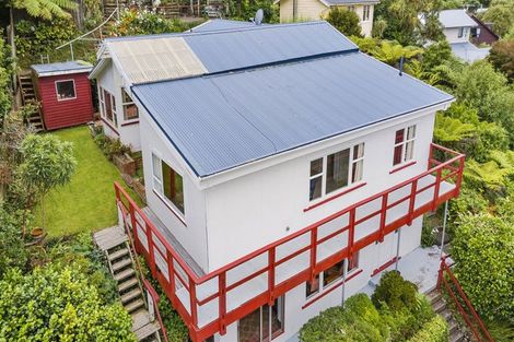 Photo of property in 32 Waitohu Road, York Bay, Lower Hutt, 5013