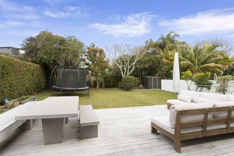 Photo of property in 31 Renata Crescent, Te Atatu Peninsula, Auckland, 0610