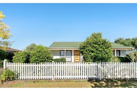 Photo of property in 10 Seaward Place, Wattle Downs, Auckland, 2103