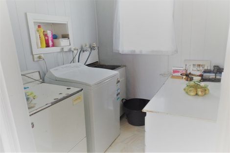 Photo of property in 27 High Street, Hawarden, 7385