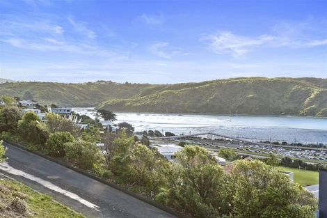 Photo of property in 32 Paremata Drive, Paremata, Porirua, 5024