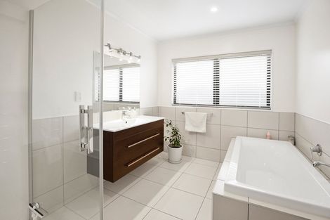 Photo of property in 7 Burn-murdoch Street, St Andrews, Hamilton, 3200