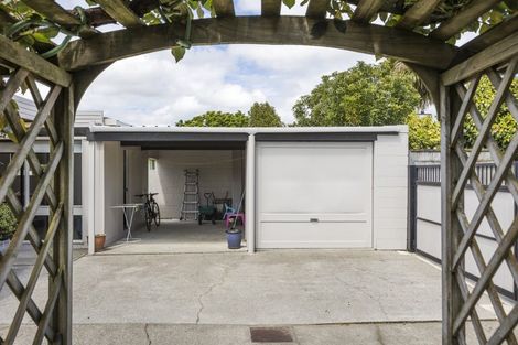Photo of property in 11 Chilton Grove, Hokowhitu, Palmerston North, 4410