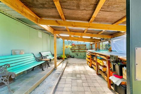 Photo of property in 11 Waikaukau Road, Glen Eden, Auckland, 0602