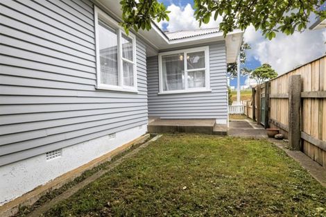 Photo of property in 58 Broderick Road, Johnsonville, Wellington, 6037