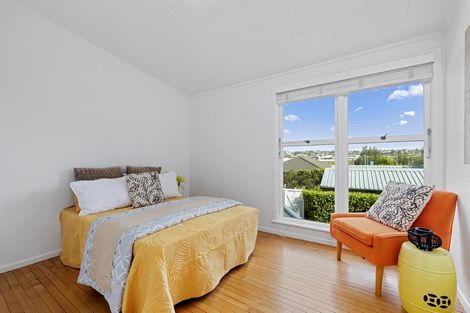 Photo of property in 1/48 Bond Crescent, Forrest Hill, Auckland, 0620