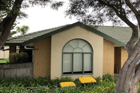 Photo of property in 10 Copplestone Place, New Lynn, Auckland, 0600
