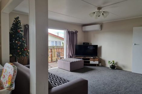 Photo of property in 2 White Road, Manurewa, Auckland, 2102
