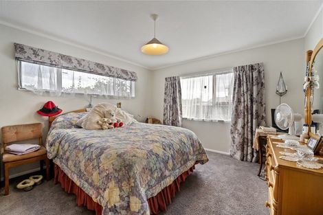 Photo of property in 32 Eruini Street, Waikanae Beach, Waikanae, 5036