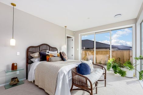 Photo of property in 28 Te Hoiere Street, Aotea, Porirua, 5024
