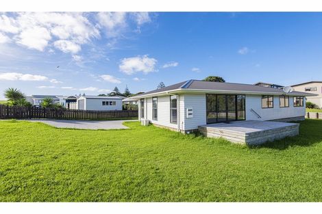 Photo of property in 27 Sunset Drive, Baylys Beach, Dargaville, 0377