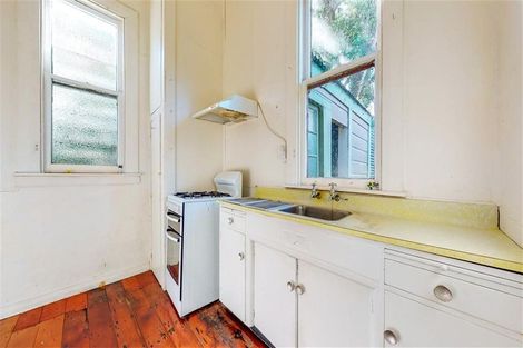 Photo of property in 33 Nairn Street, Mount Cook, Wellington, 6011