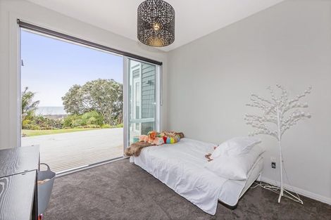 Photo of property in 3 Glenelg Road, Red Beach, 0932