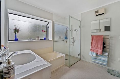 Photo of property in 32 Eruini Street, Waikanae Beach, Waikanae, 5036