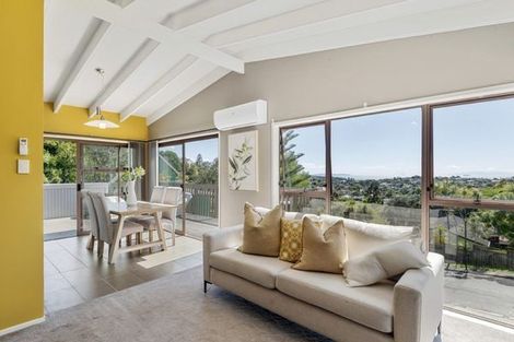 Photo of property in 9 Malters Place, Browns Bay, Auckland, 0630