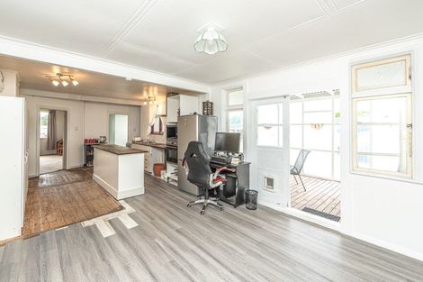 Photo of property in 40 Hussey Street, Waverley, 4510